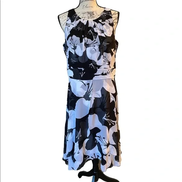 White House Black Market floral print sleeveless dress size 12 - Picture 1 of 6